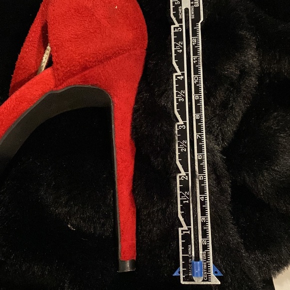 Red heels - Picture 3 of 3
